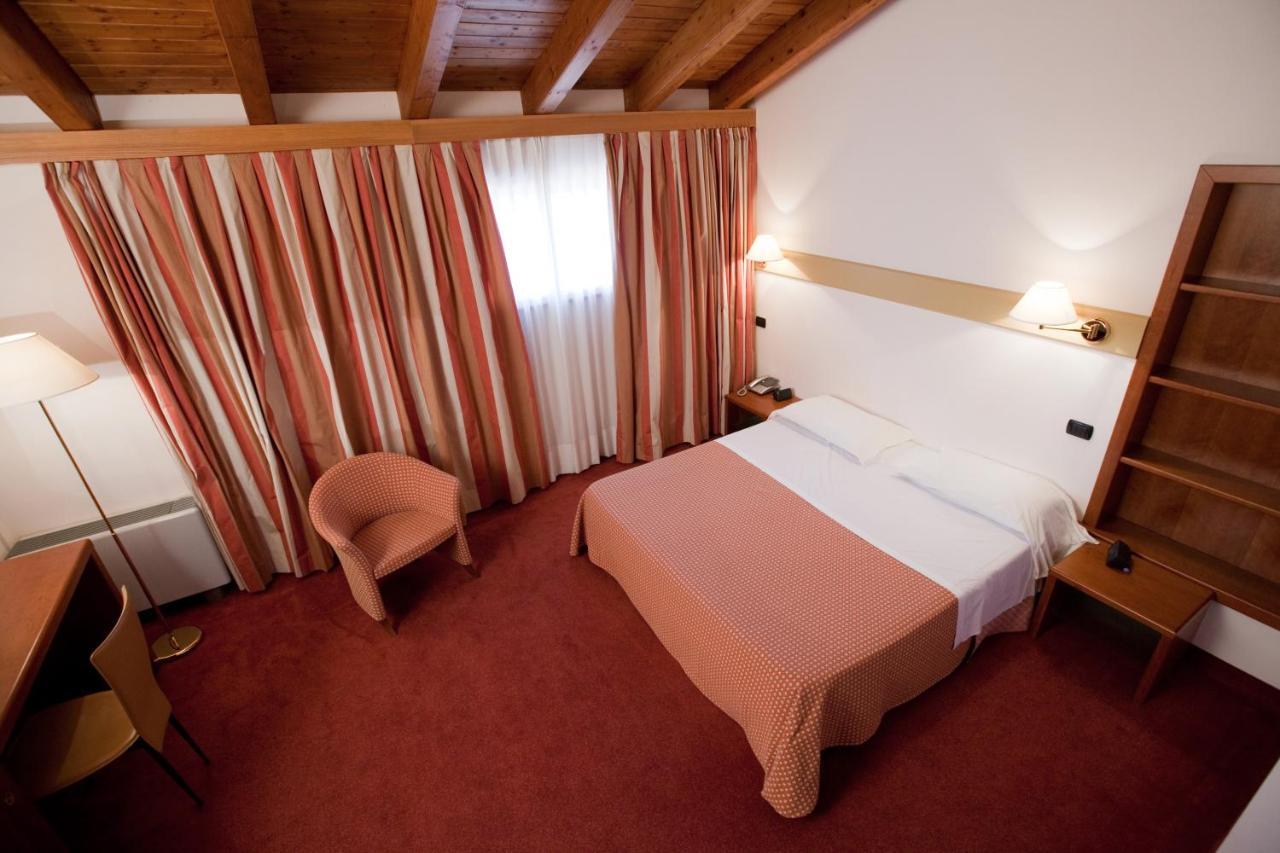 Eurohotel Palace מניאגו מראה חיצוני תמונה