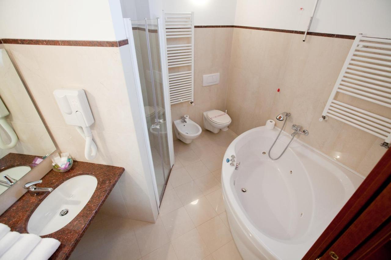Eurohotel Palace מניאגו מראה חיצוני תמונה
